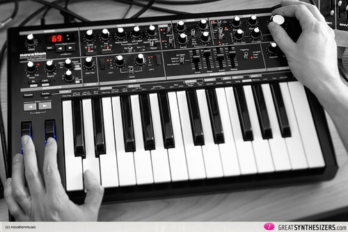 Sintetizador Analógico Novation Bass Station Ii 25 Teclas